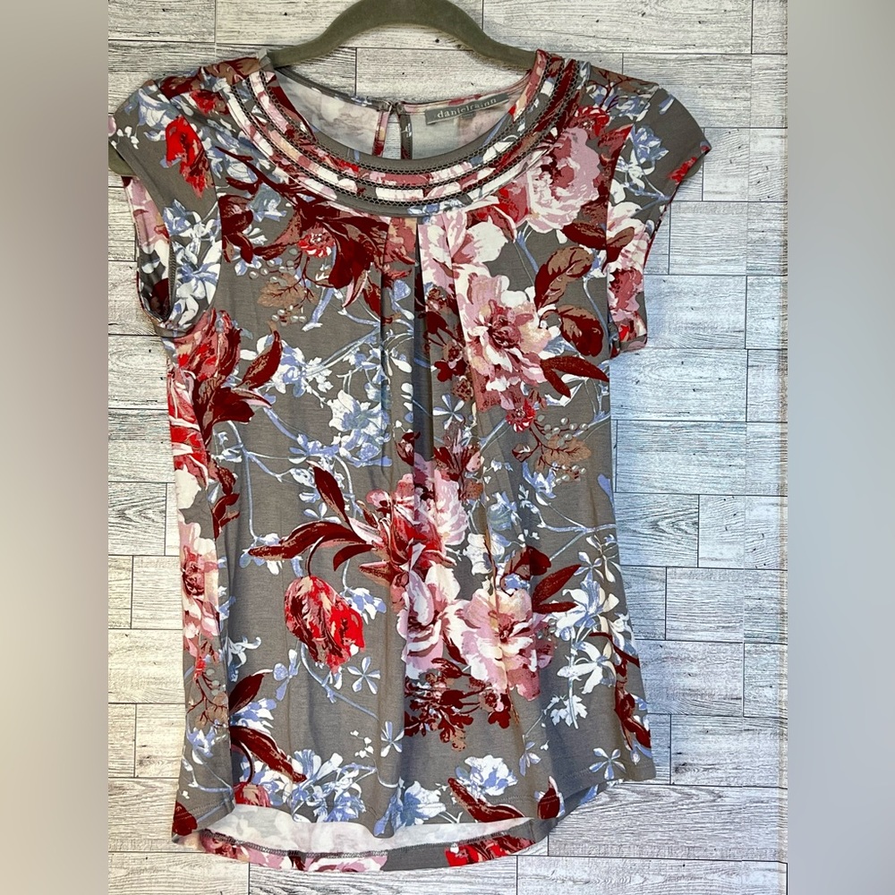Daniel‎ Rainn Gray Blouse w/ Floral Print (Size XS-P)